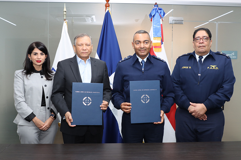 Yamily López, Leonardo Aguilera, mayor general Carlos R. Febrillet Rodríguez y el 1er teniente Julio Jorge