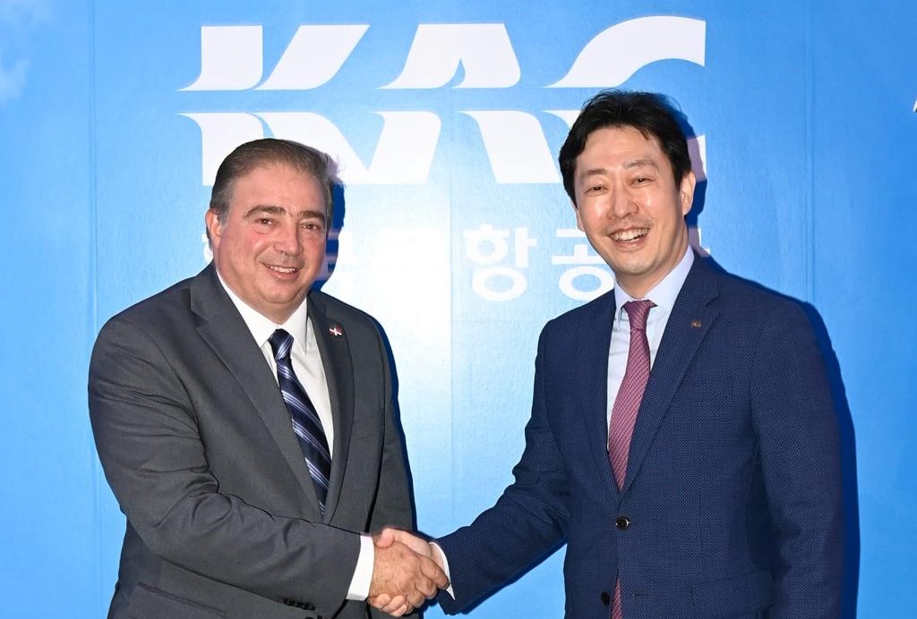 Héctor Porcella y HyeongJung Yoon, presidente de Korea Airports Corporation