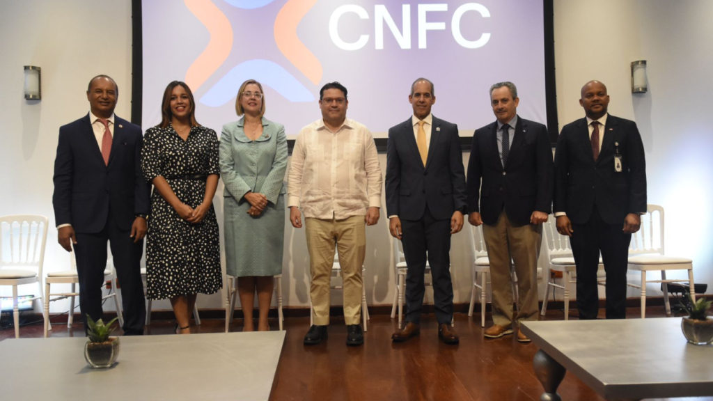 Eulalio Ramírez, Perla de la Rosa, Laura del Castillo, Eduardo Sanz Lovatón, Edwin de los Santos, William Malomud y Anderson Rodríguez.