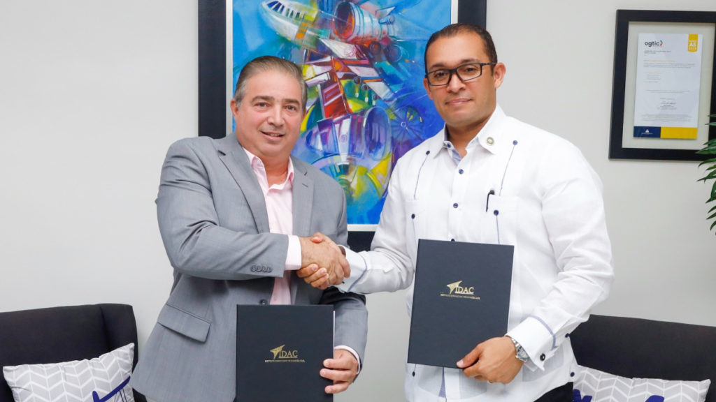 Héctor Porcella junto al general de brigada, Ejército Nacional, Jimmy Arias Grullón