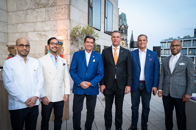 Francisco Caraballo, Alejandro Linares, Teddy Heinsen, Eric Lembcke, Juan Garrigó, Julio Martínez