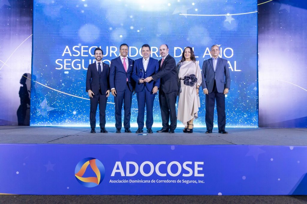 Manuel José Matos, Carlos Flores, Dr. Andrés Mejía, Carlos Ros, Mónica Rojas y Christian Wazar