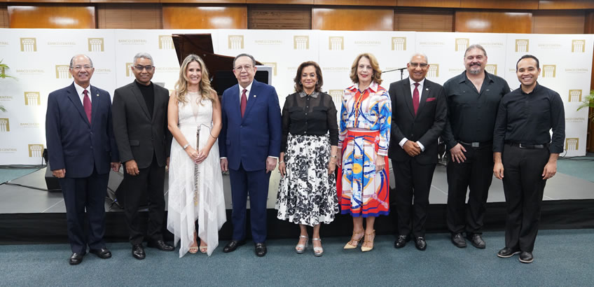 José Alcántara Almánzar, Elioenai Medina, Alaima González, Héctor Valdez Albizu, Fiordaliza Martínez de Valdez, Clarissa de la Rocha de Torres, Ervin Novas Bello, Velibor Veljkovic y José Luis Ureña González