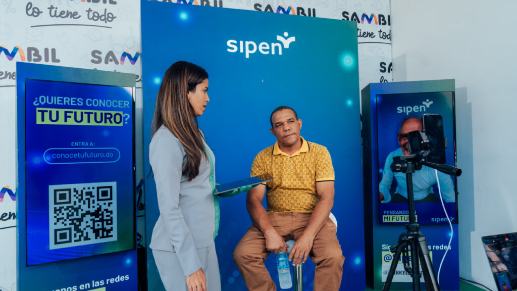 stand interactivo de la Superintendencia de Pensiones en la plaza comercial Sambil.