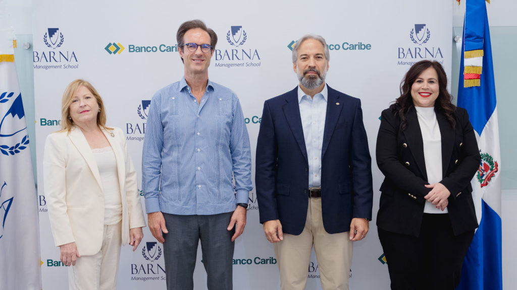 Desde la izquierda, Christina Creighton, Paulo Alves, Dennis Simó y Francesca Luna.