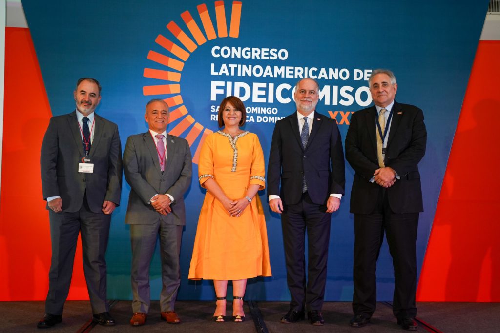 Luis Zelaya, Camell Cury, Rosanna Ruiz, Alejandro Fernández W. y Giorgio Trettenero