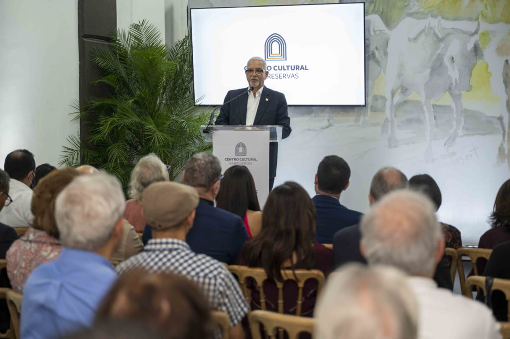 Wilson Rodríguez, director general de Relaciones Públicas de Banreservas, durante la puesta en circulación de los tomos del 5 al 8 de las Obras Completas de Pedro Mir.