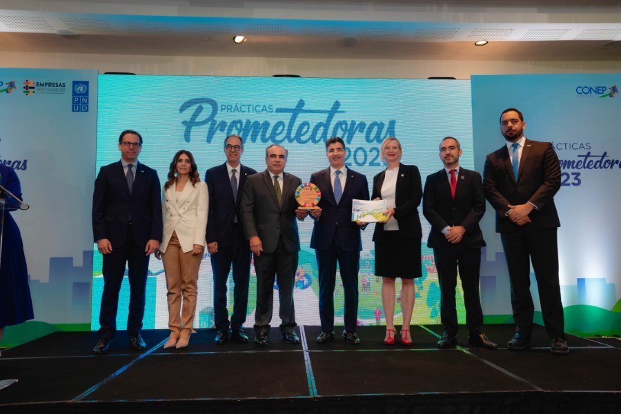 Banco Popular recibe premio “Prácticas prometedoras” por iniciativa “Finanzas con Propósito”