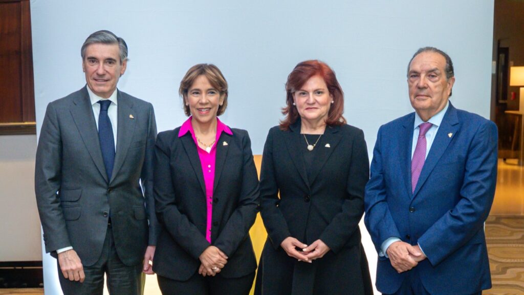 Javier Flores, Mercedes Canalda de Beras-Goico, María Antonia Esteva Troncoso y José Antonio Colomer.