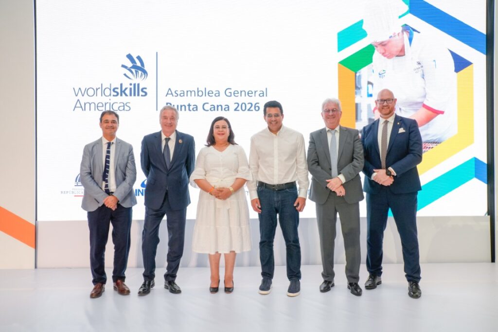 https://tourismgolfandbusinessevents.com/wp-content/uploads/2026/04/David-Collado-ministro-de-trabajo-y-Maira-Morla-Pineda-directora-general-del-Inforep-junto-a-directovos-de-WordSikill-Americas-en-Punta-Cana-2026