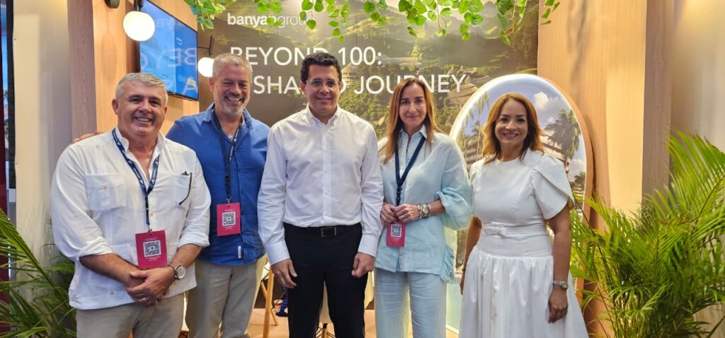 Sergio Carballo, Gerente General Cassia Punta Cana; José Portocarrero, Gerente General Angsana Cap Cana; David Collado, ministro de Turismo de la República Dominicana; Gina Núñez, directora de ventas y mercadeo de Banyan Group y Aguie Lendor, vicepresidenta ejecutiva de la Asociación de Hoteles y Turismo de la República Dominicana (ASONAHORES).