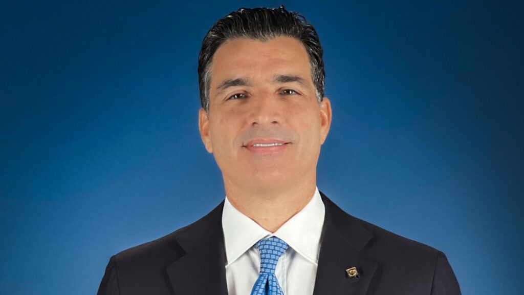 Señor Christopher Paniagua, presidente ejecutivo del Banco Popular