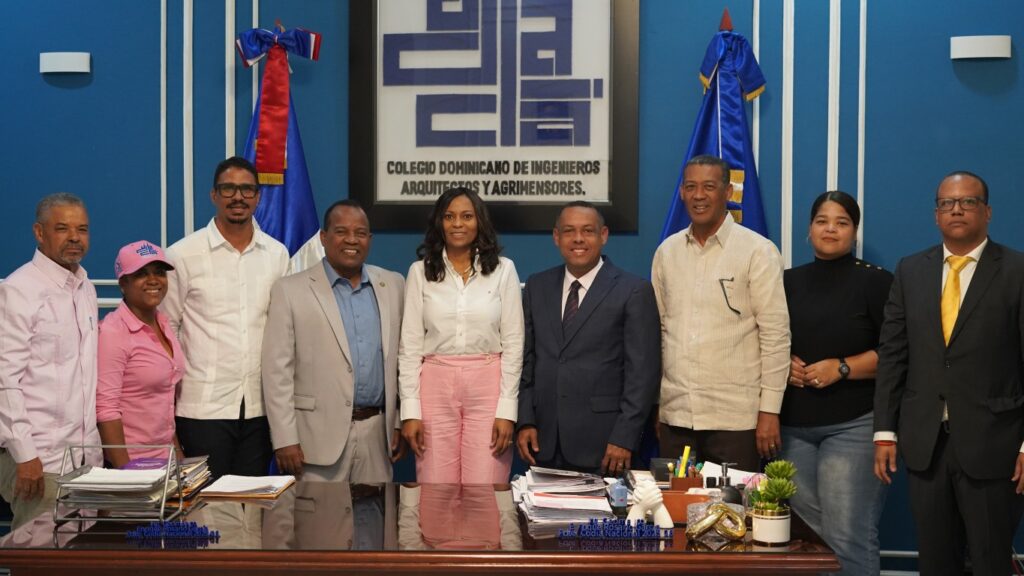 Maribel Santos presenta modelo de ciudades inteligentes en CODIA