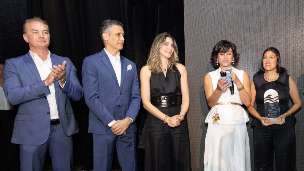 Jason Kycek, Andrés Pichardo Rosenberg, Paulette Pichardo, Dafnee De Frías y Carolina Socías durante el reconocimiento a la marca Jenny Polanco por parte de CDCFW