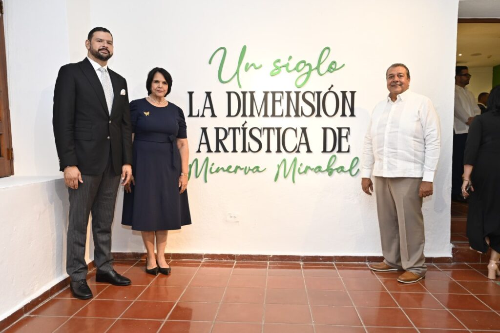Franklin Soriano, Minerva Josefina (Minou) Tavárez y Manolo Tavárez encabezan la exposición "Un siglo. La dimensión artística de Minerva", en el Centro Cultural Banreservas de Santo Domingo.
