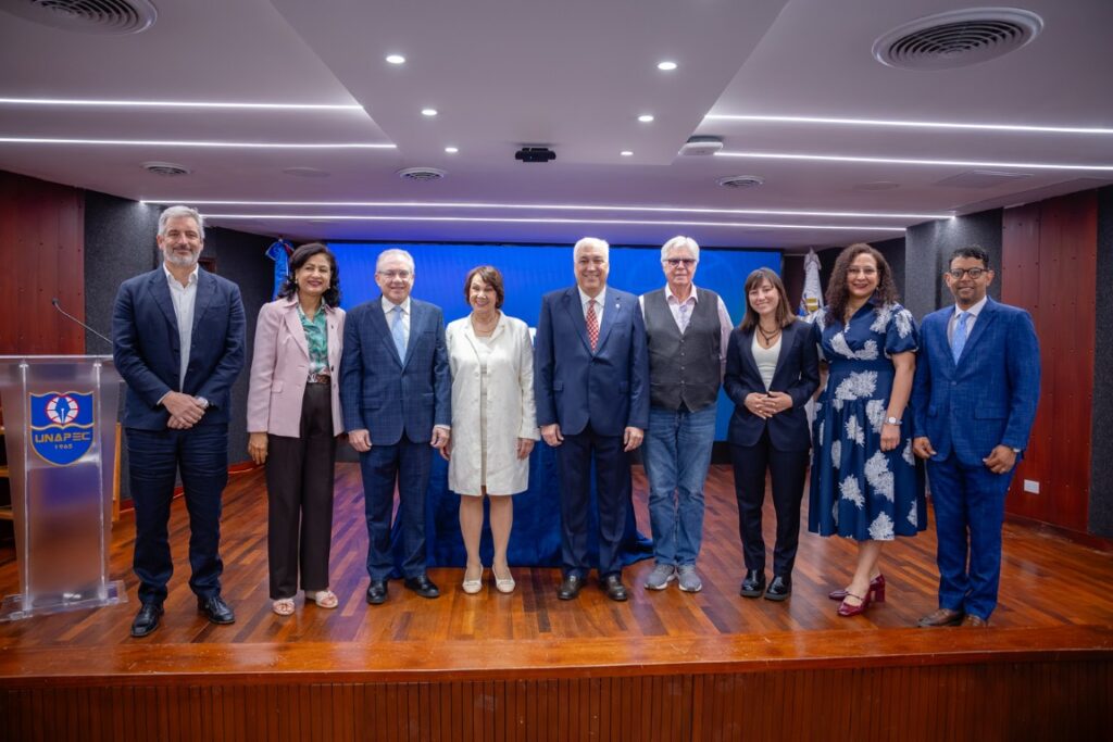 Tomas Orcoyen, Maricela Almánzar, Ernesto Martínez Staffeld, Idalia Hernández, Erik Pérez Vega, Jean-Pierre Bézard, Melina Martelli, Ingrid Cepeda, Jesús Manuel Soriano.
