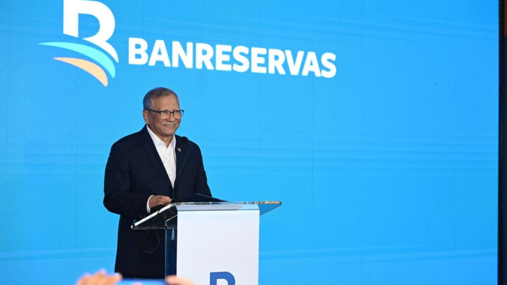 El doctor Leonardo Aguilera, presidente ejecutivo de Banreservas, habla en la inauguración de Expohogar 2026.