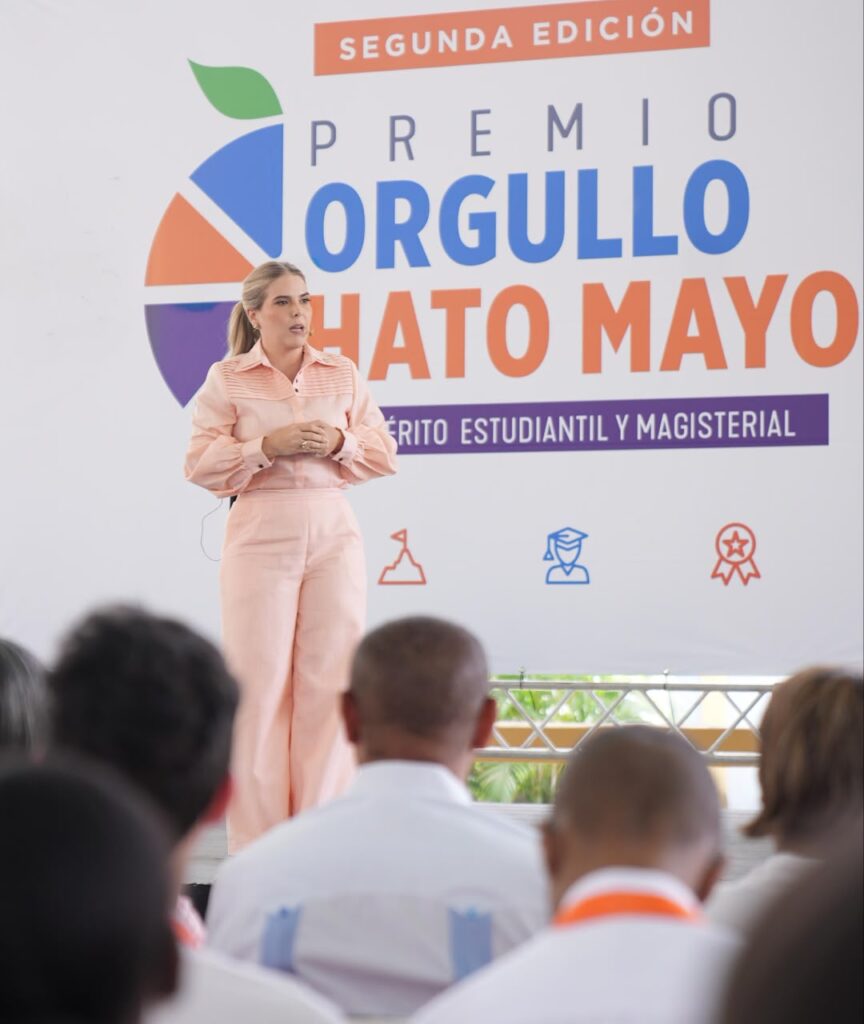 Legisladora Carmen Lígia Barceló, durante la celebración del Premio Orgullo Hato Mayor
