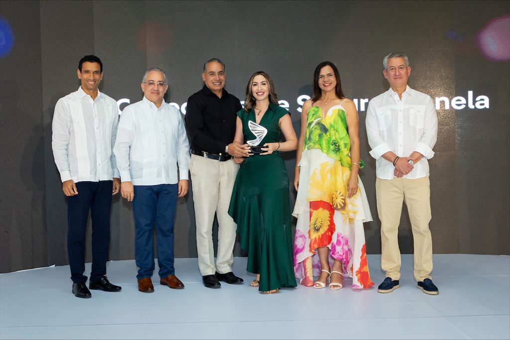 Corredores de Seguros Canela recibe reconocimiento de Seguros SURA en “La Noche de los Mejores” Corredores de Seguros Canela recibe reconocimiento de Seguros SURA en “La Noche de los Mejores”