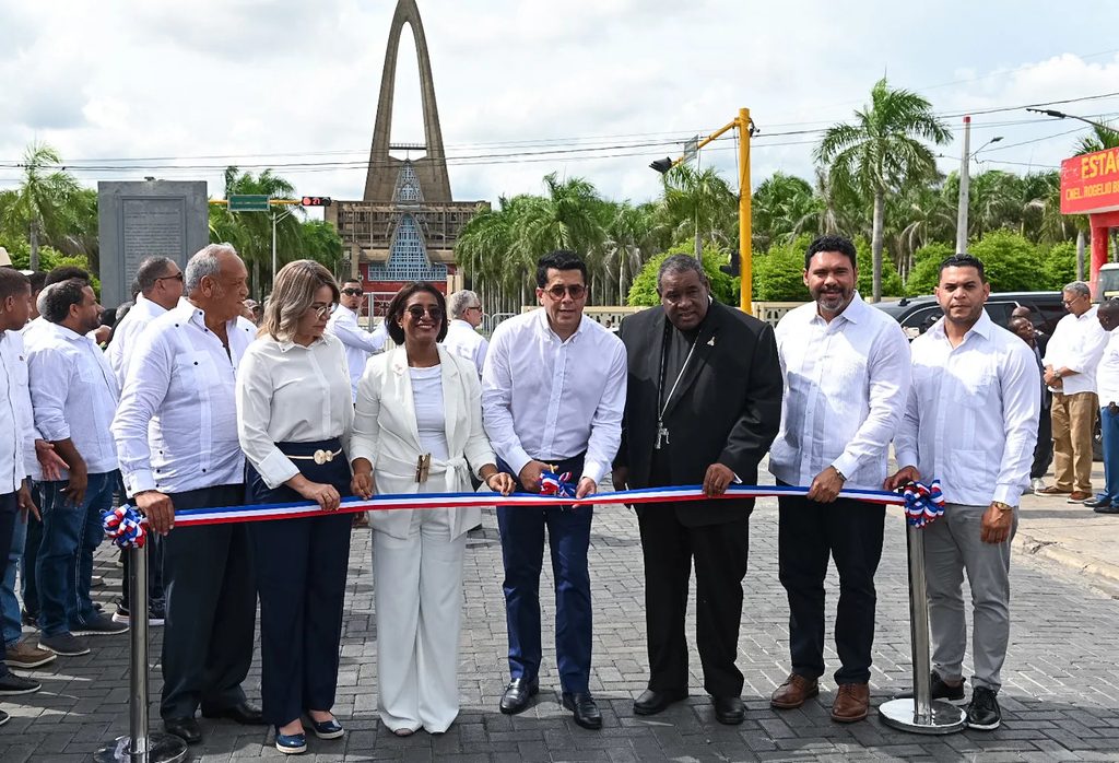 David Collado entrega obras por más de 25 millones en el entorno de la Basílica de Higüey David Collado entrega obras por más de 25 millones en el entorno de la Basílica de Higüey